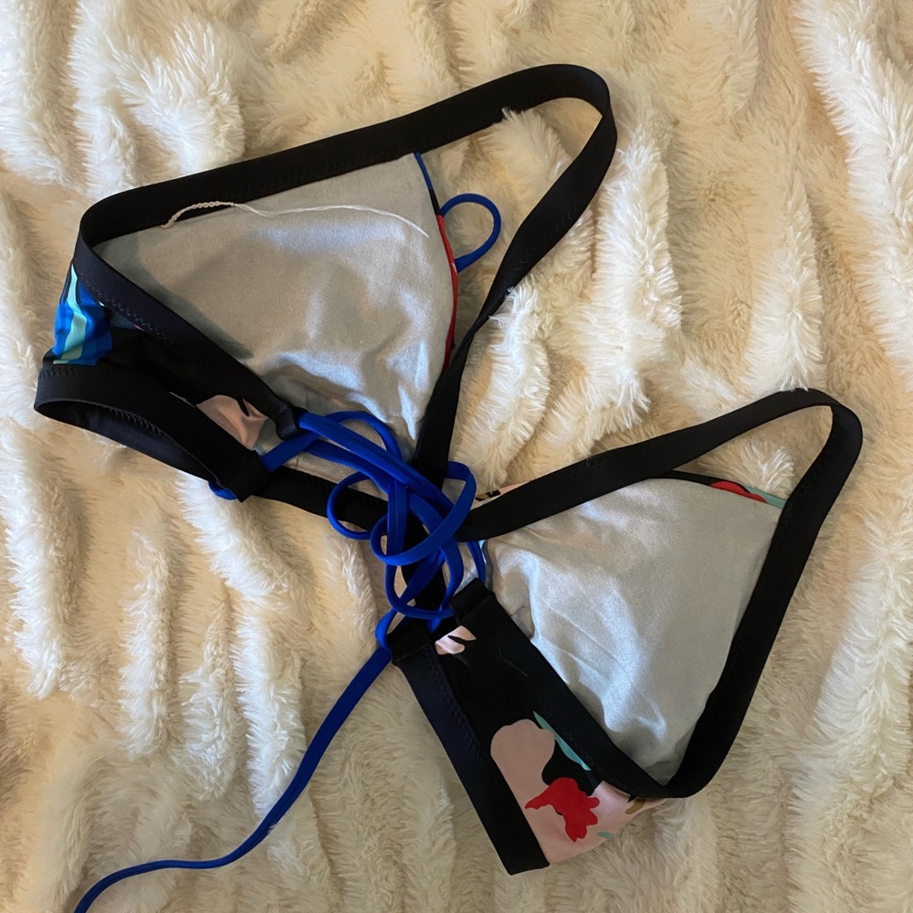 Unique bikini top - Picture 3 of 3